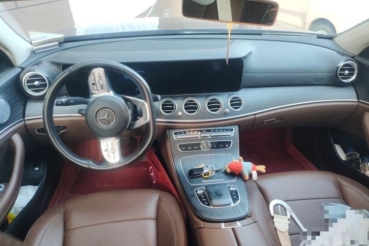Used Mercedes-Benz E-Class 2019 Restyled E 300 L Sport Luxury Edition Center Console