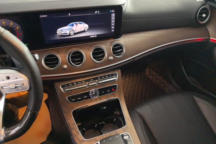 Used Mercedes-Benz E-Class 2019 E 300 L Luxury Model Center Console