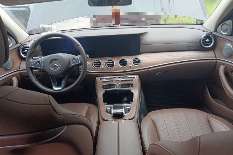 Used Mercedes-Benz E-Class 2019 E 300 L Luxury Model Center Console
