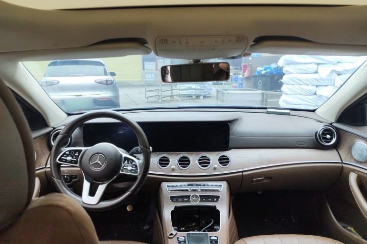 Used Mercedes-Benz E-Class 2019 Restyled E 300 L Luxury Edition Center Console