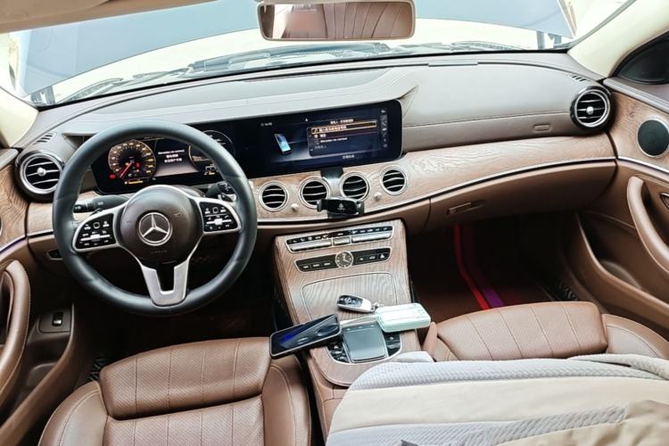Used Mercedes-Benz E-Class 2019 E 200 L Center Console