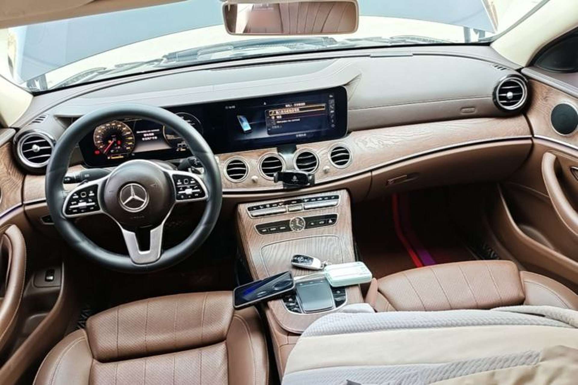 Used Mercedes-Benz E-Class 2019 E 200 L Center Console