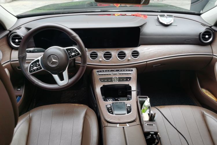 Used Mercedes-Benz E-Class 2019 E 300 L Luxury Model Center Console