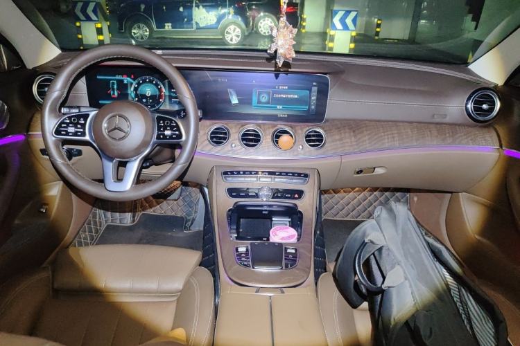 Used Mercedes-Benz E-Class 2019 E 200 L Center Console