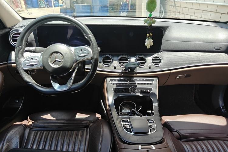 Used Mercedes-Benz E-Class 2019 E 200 L Sport Edition Center Console