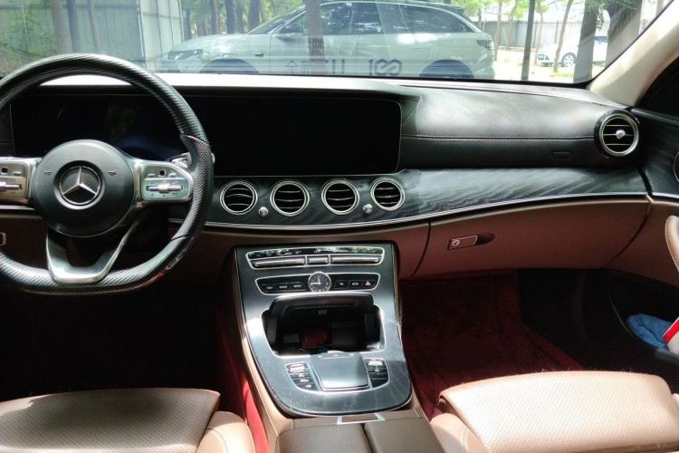 Used Mercedes-Benz E-Class 2019 E 200 L Sport Edition Center Console