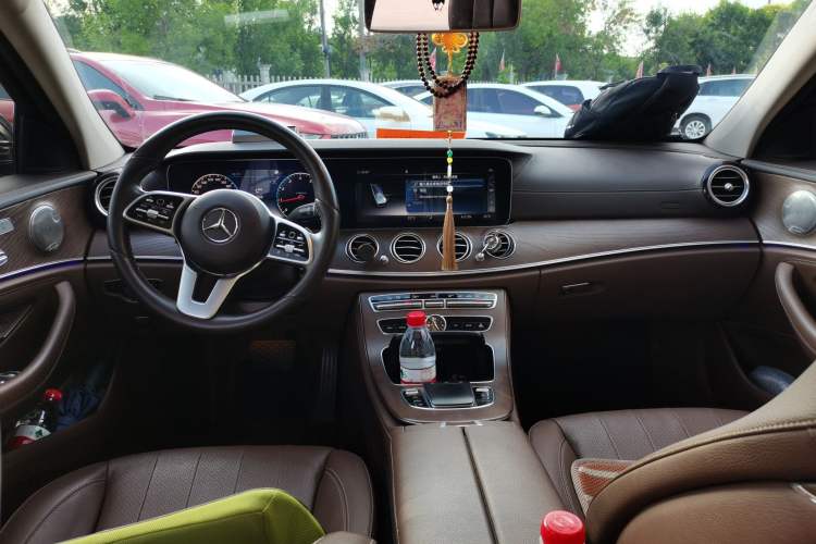 Used Mercedes-Benz E-Class 2019 Facelifted E 300 L Stylish Version Center Console