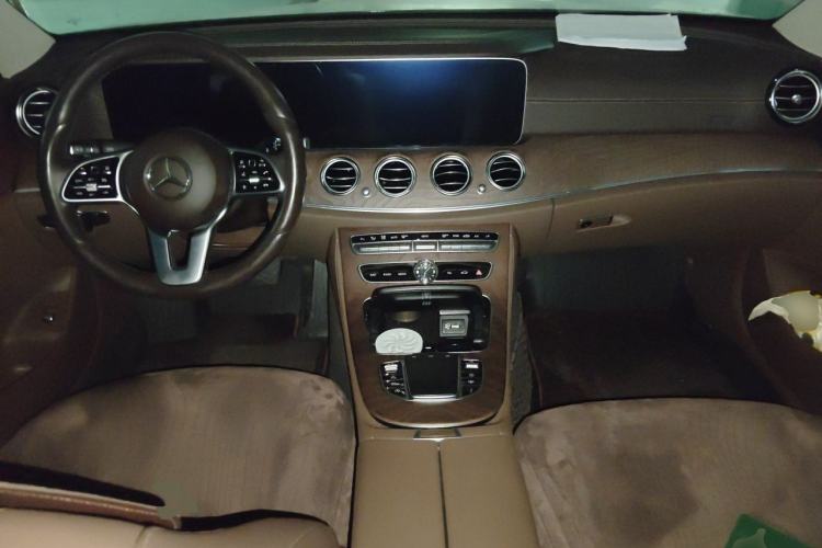 Used Mercedes-Benz E-Class 2019 E 300 L Luxury Model Center Console