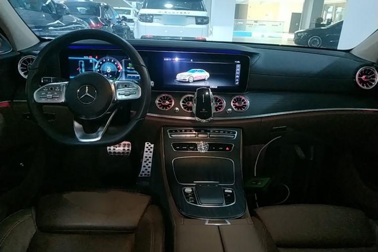 Used Mercedes-Benz E-Class 2019 E 260 L Sport Edition Center Console