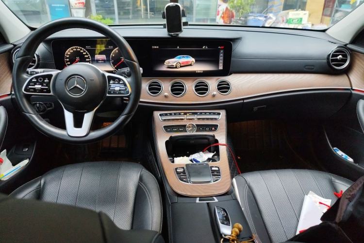 Used Mercedes-Benz E-Class 2019 Facelifted E 300 L Stylish Version Center Console