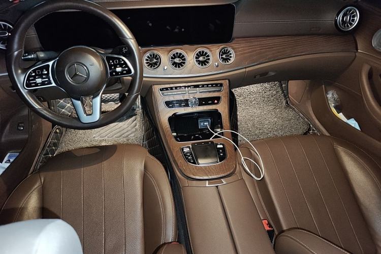 Used Mercedes-Benz E-Class 2019 Facelifted E 300 L Stylish Version Center Console