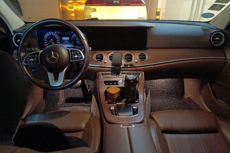 Used Mercedes-Benz E-Class 2019 E 200 L Center Console