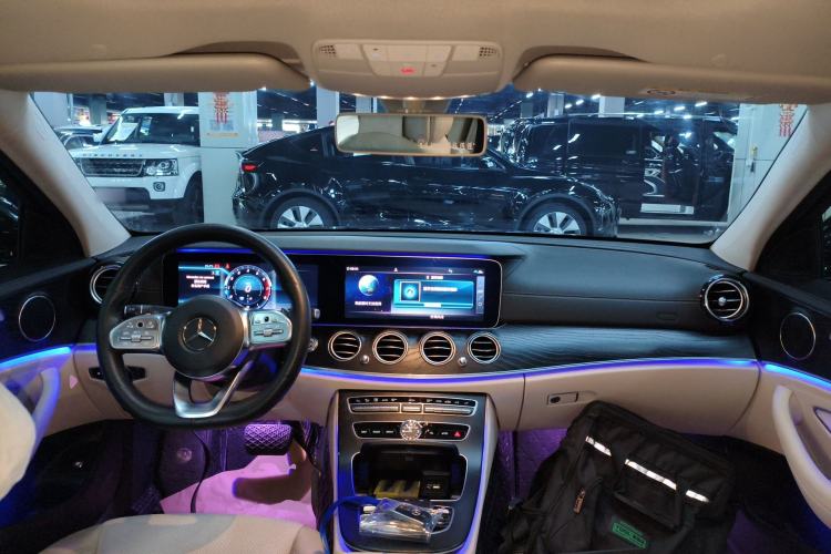 Used Mercedes-Benz E-Class 2019 E 300 L Sport Luxury Edition Center Console