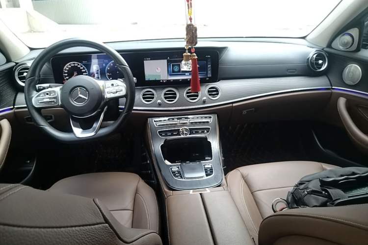 Used Mercedes-Benz E-Class 2019 E 350 L Sport 4MATIC Center Console