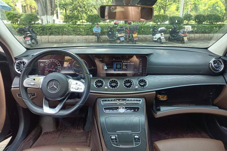 Used Mercedes-Benz E-Class 2019 E 260 L Sport Edition Center Console