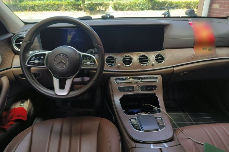 Used Mercedes-Benz E-Class 2019 Restyled E 300 L Luxury Edition Center Console
