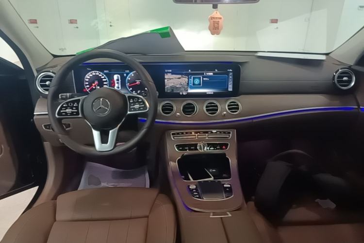 Used Mercedes-Benz E-Class 2019 E 200 L Center Console