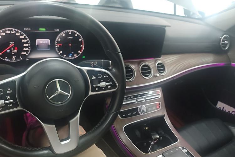Used Mercedes-Benz E-Class 2019 E 260 L 4MATIC Center Console