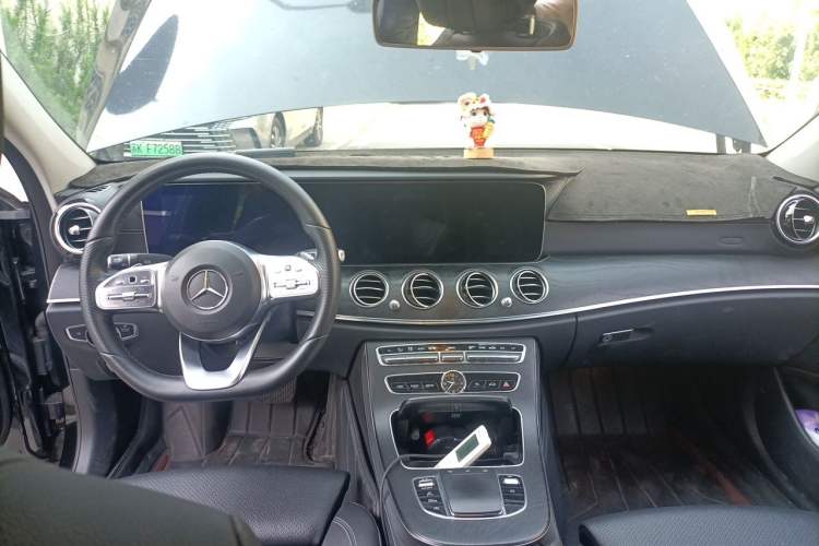 Used Mercedes-Benz E-Class 2019 E 200 L Sport Edition Center Console