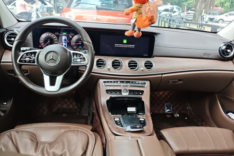Used Mercedes-Benz E-Class 2019 E 260 L Center Console