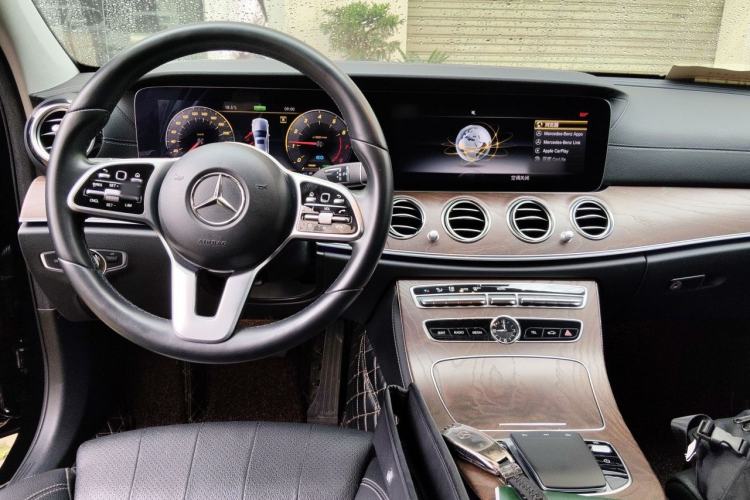 Used Mercedes-Benz E-Class 2019 E 260 L 4MATIC Center Console