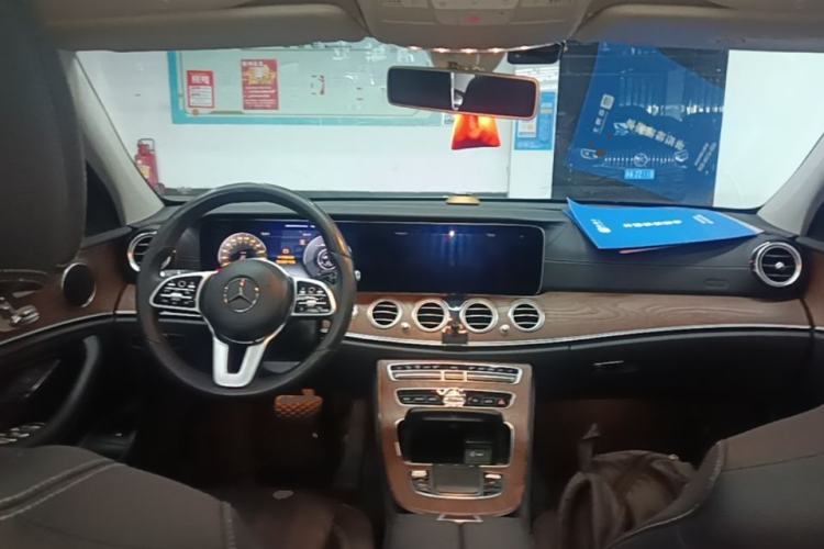 Used Mercedes-Benz E-Class 2019 Facelifted E 300 L Stylish Version Center Console