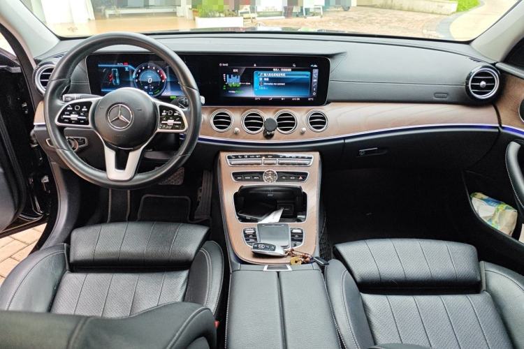 Used Mercedes-Benz E-Class 2019 E 260 L Center Console