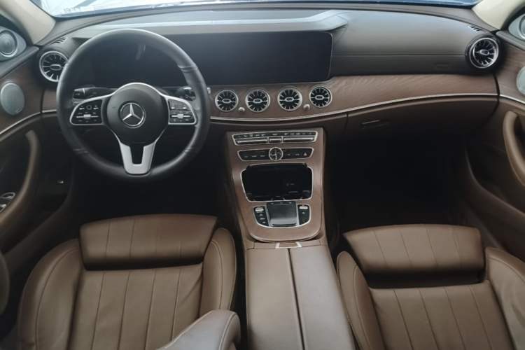 Used Mercedes-Benz E-Class 2019 E 260 L Center Console