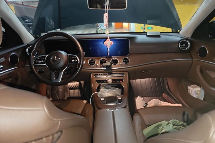 Used Mercedes-Benz E-Class 2019 E 200 L Center Console