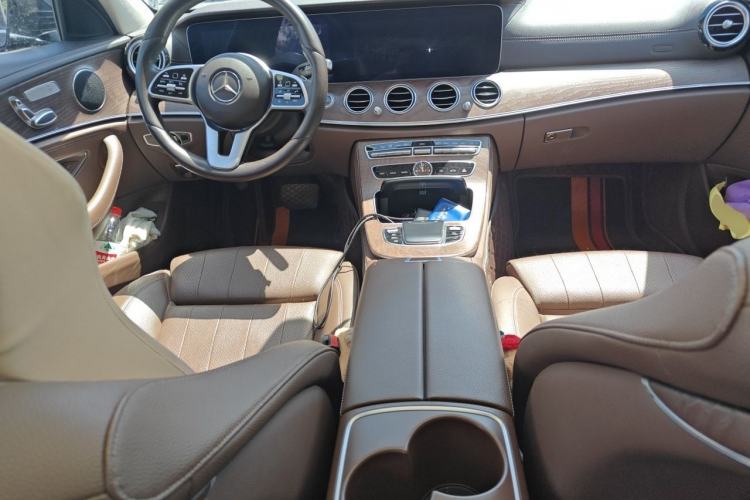 Used Mercedes-Benz E-Class 2019 E 200 L Center Console