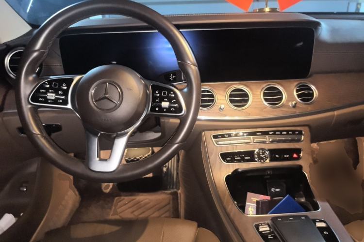 Used Mercedes-Benz E-Class 2019 E 260 L Center Console