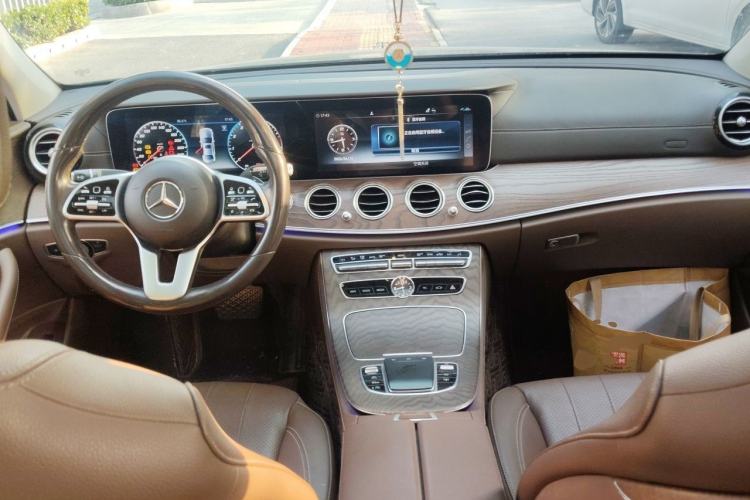 Used Mercedes-Benz E-Class 2019 Restyled E 300 L Luxury Edition Center Console