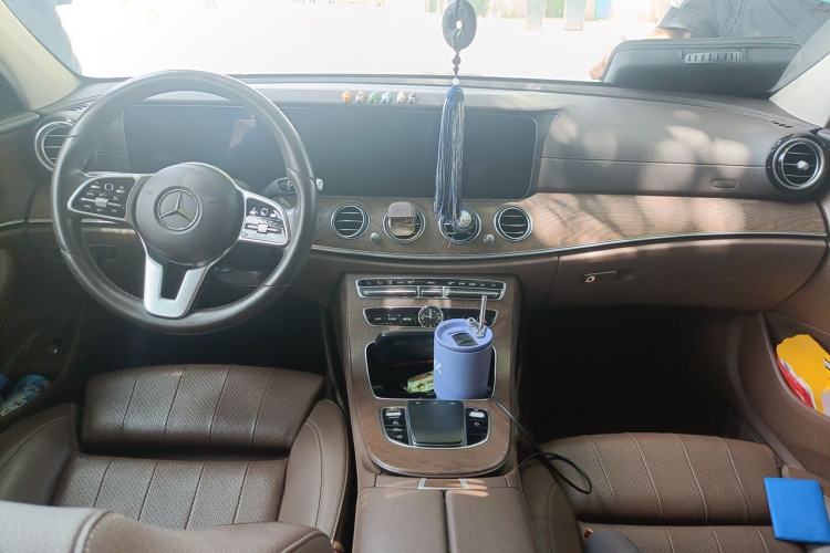 Used Mercedes-Benz E-Class 2019 E 260 L Center Console