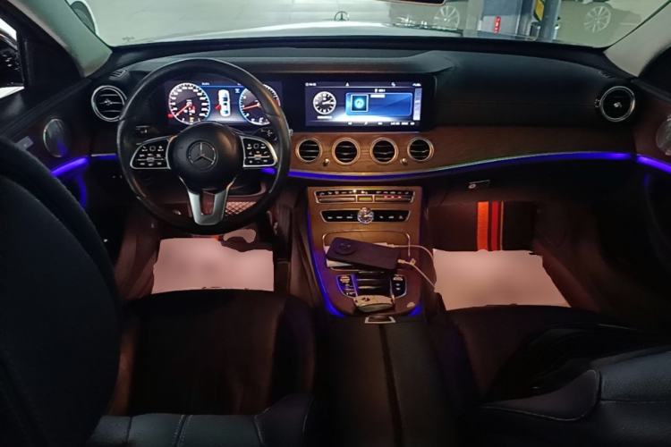 Used Mercedes-Benz E-Class 2019 Restyled E 300 L Luxury Edition Center Console