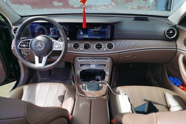 Used Mercedes-Benz E-Class 2019 Facelifted E 300 L Stylish Version Center Console