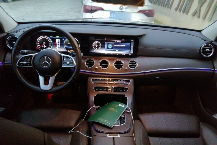 Used Mercedes-Benz E-Class 2019 E 260 L Center Console