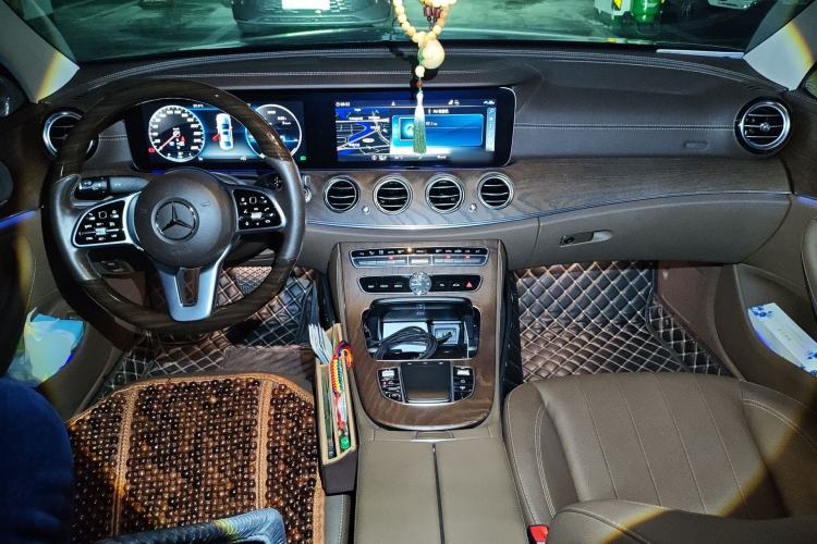 Used Mercedes-Benz E-Class 2019 Restyled E 300 L Luxury Edition Center Console