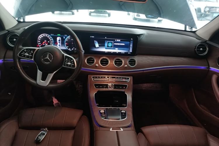 Used Mercedes-Benz E-Class 2019 E 260 L 4MATIC Center Console