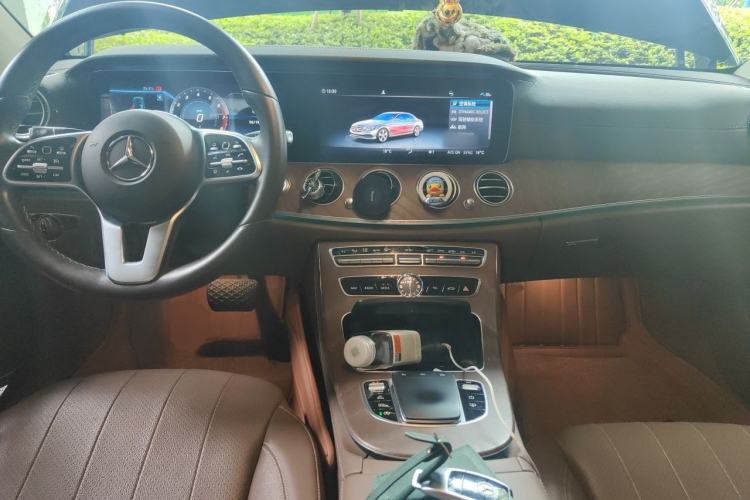 Used Mercedes-Benz E-Class 2019 Restyled E 300 L Luxury Edition Center Console