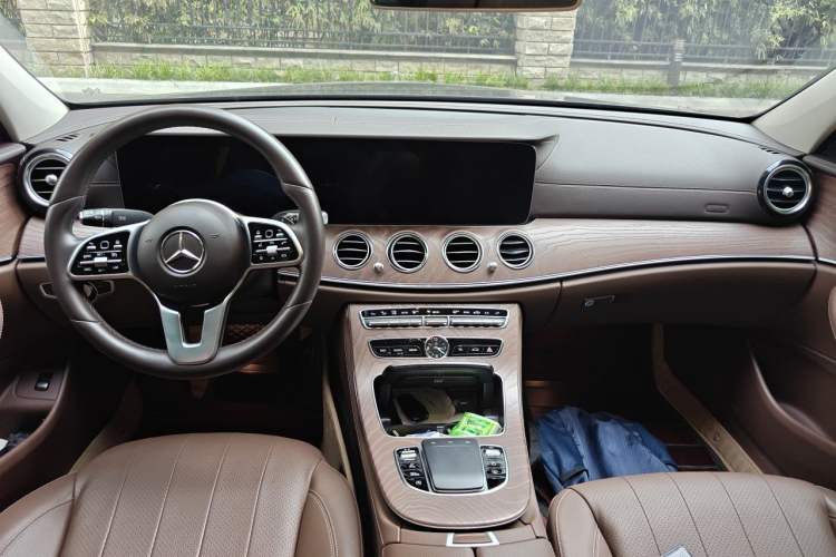Used Mercedes-Benz E-Class 2019 Restyled E 300 L Luxury Edition Center Console