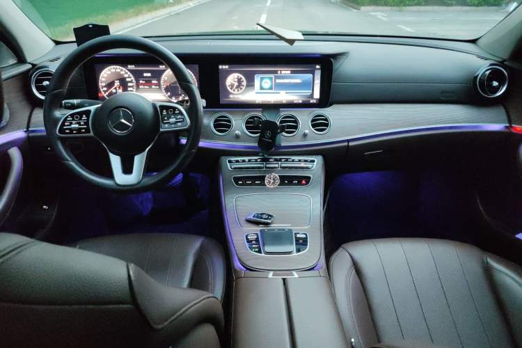 Used Mercedes-Benz E-Class 2019 Facelifted E 300 L Stylish Version Center Console