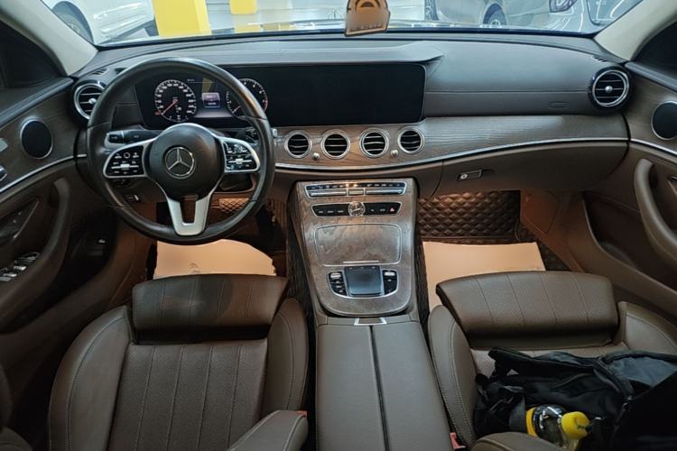 Used Mercedes-Benz E-Class 2019 E 260 L Center Console