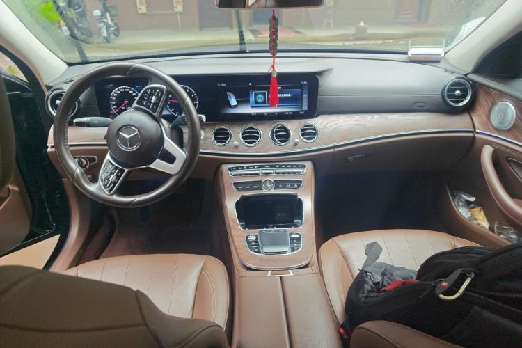 Used Mercedes-Benz E-Class 2019 Facelifted E 300 L Stylish Version Center Console