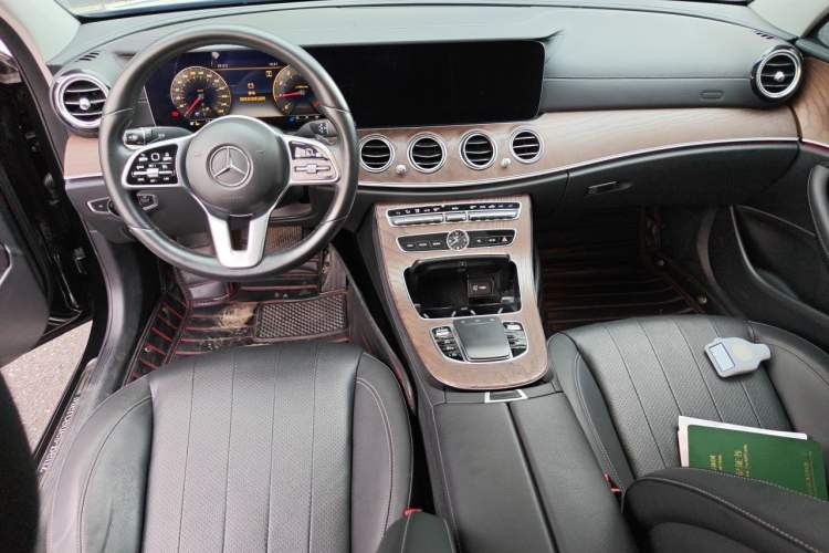 Used Mercedes-Benz E-Class 2019 E 300 L Luxury Model Center Console