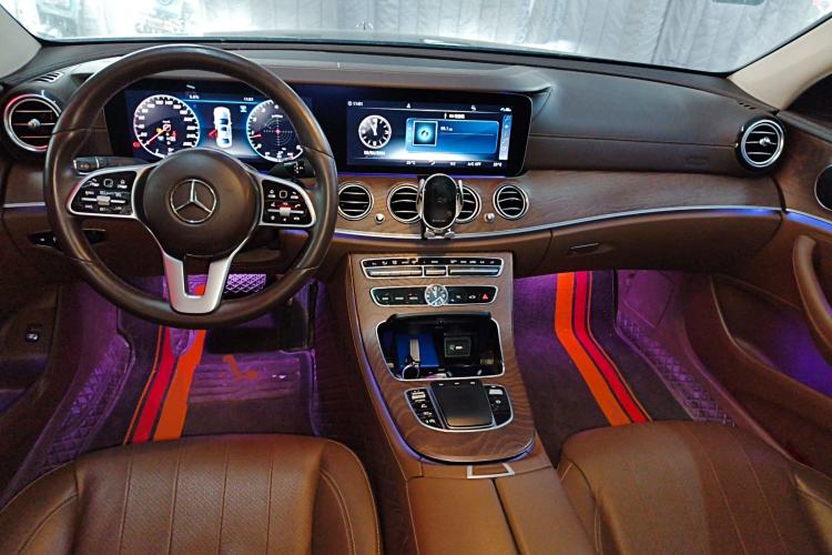 Used Mercedes-Benz E-Class 2019 Facelifted E 300 L Stylish Version Center Console