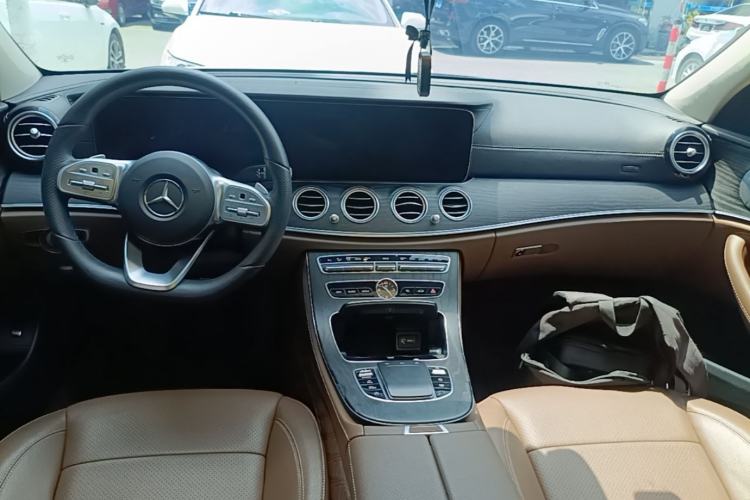 Used Mercedes-Benz E-Class 2019 Restyled E 300 L Sport Luxury Edition Center Console