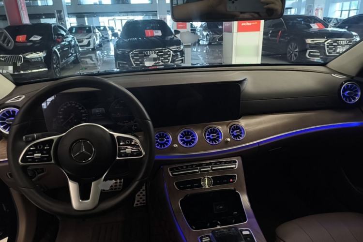 Used Mercedes-Benz E-Class 2019 Facelifted E 300 L Stylish Version Center Console