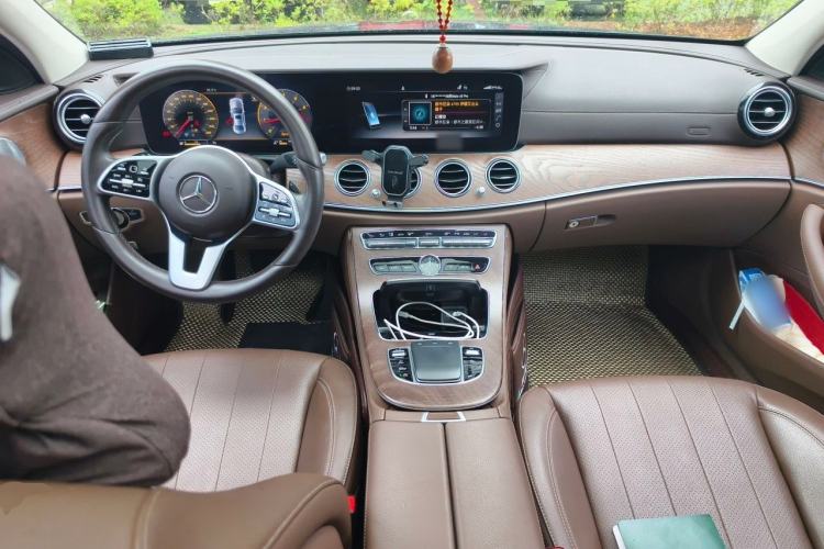 Used Mercedes-Benz E-Class 2019 E 300 L Stylish Model Center Console