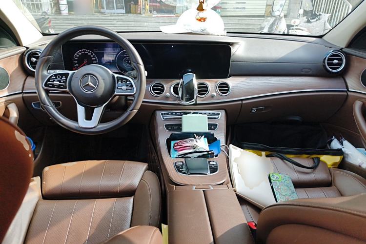 Used Mercedes-Benz E-Class 2019 E 260 L Center Console