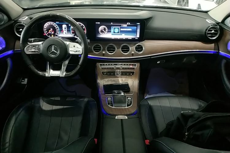 Used Mercedes-Benz E-Class 2019 E 300 L Luxury Model Center Console